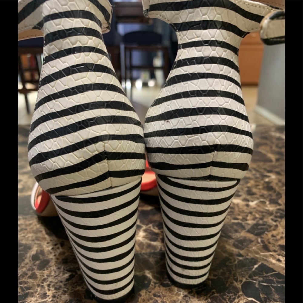 Heels - Picture 2 of 3